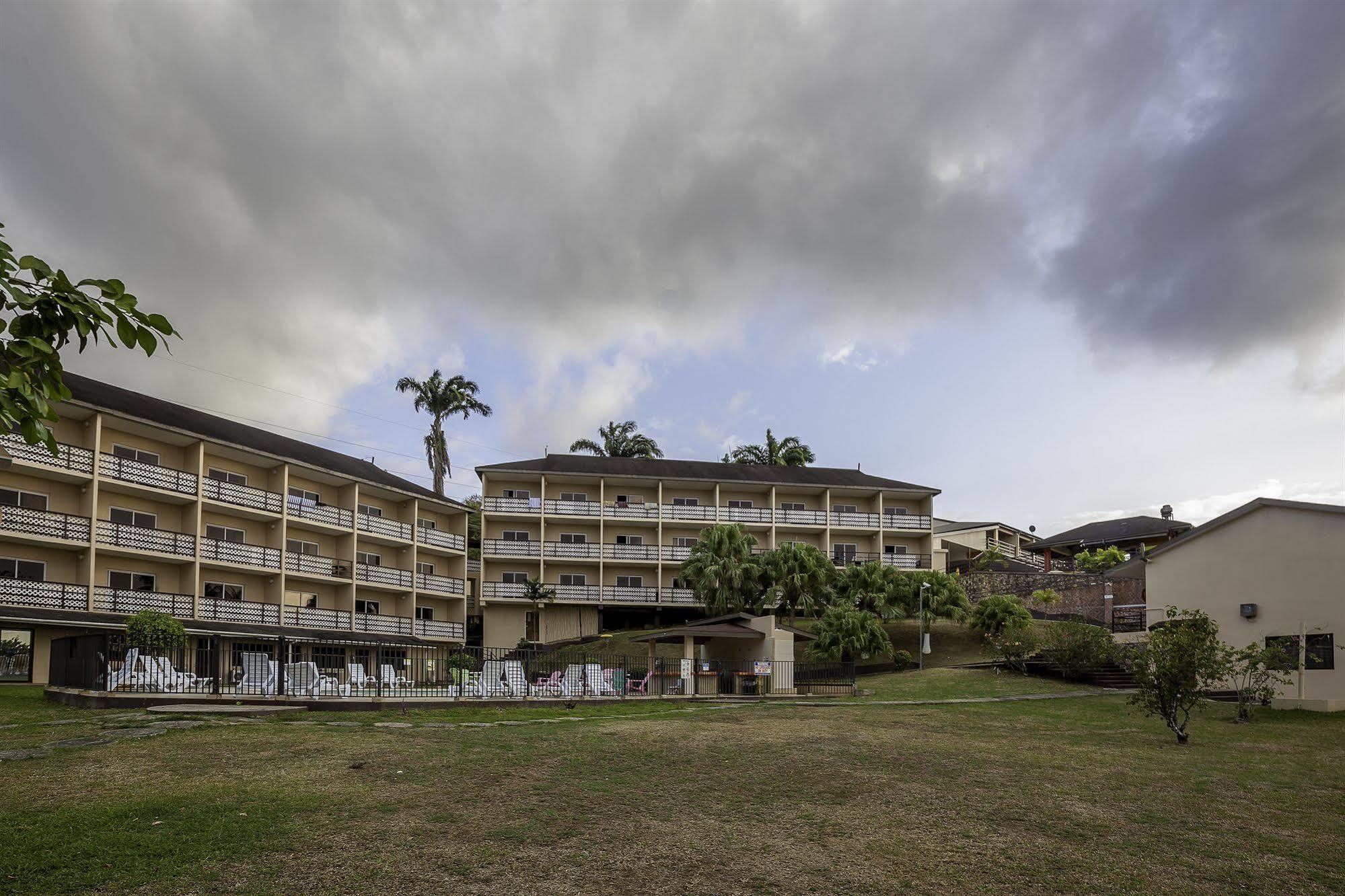Grafton Beach Resort Black Rock Exterior photo